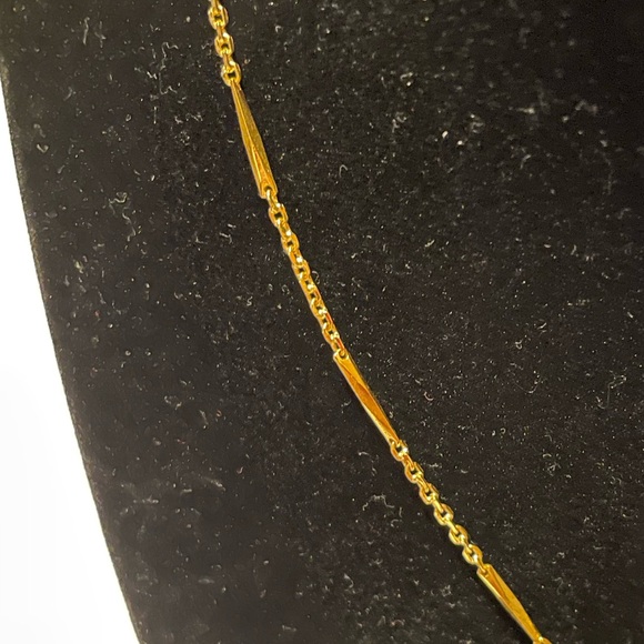 Gorgeous 24k gold necklace with small jade pendant - Picture 5 of 8